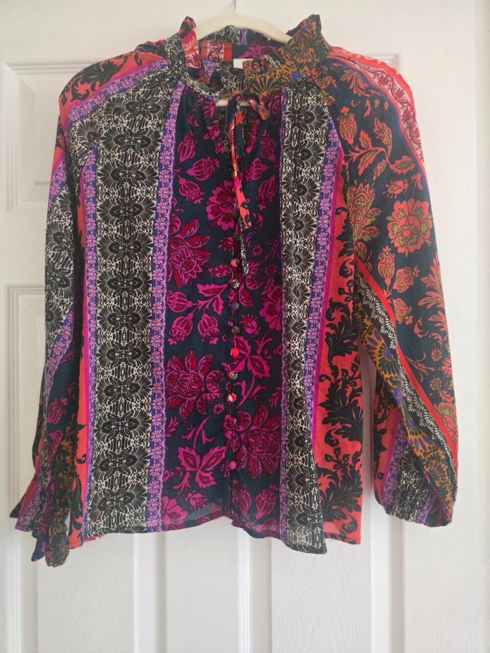 Avara Light and Airy Multi-Colored Blouse M NWOT